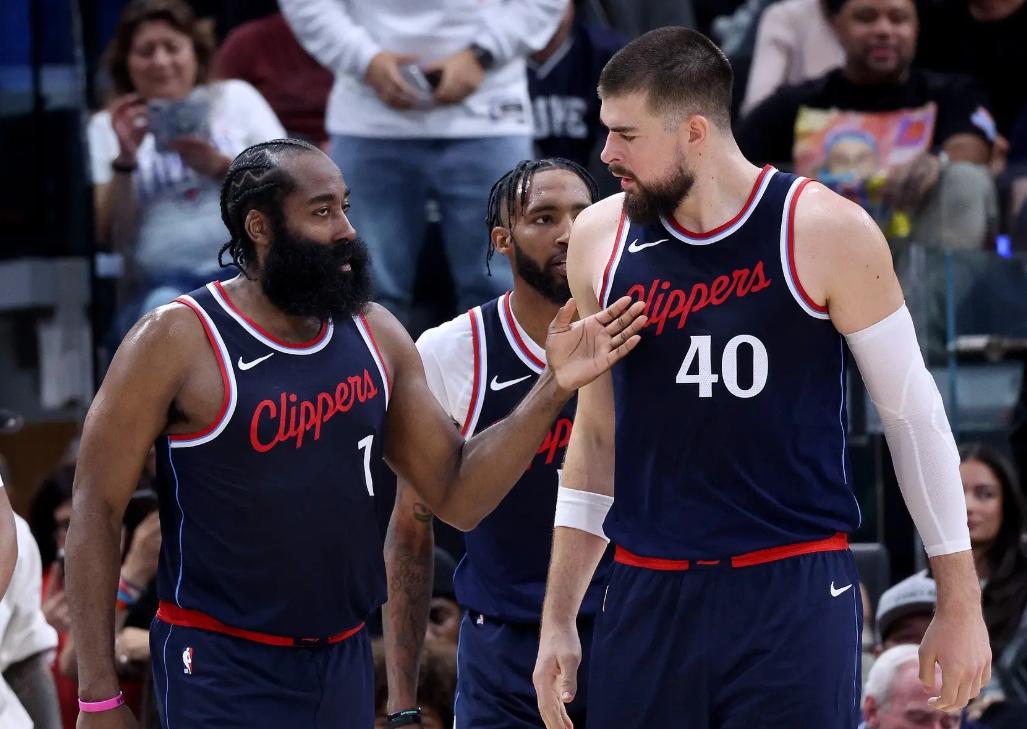 九游 -窗口期体能课后,密尔沃基雄鹿队长鼓劲备战西甲,媒体盛赞,阵容厚度经受考验的简单介绍